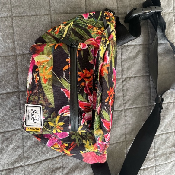 Black Tropical Floral Herschel Fanny Pack - Picture 3 of 7